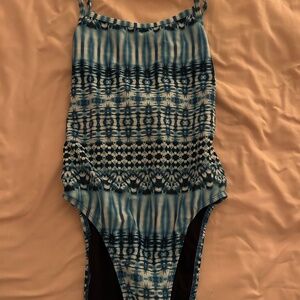 JOLYN SIZE 32 JACKSON ONESIE TIEBACK BLUE AND WHITE PRINT!